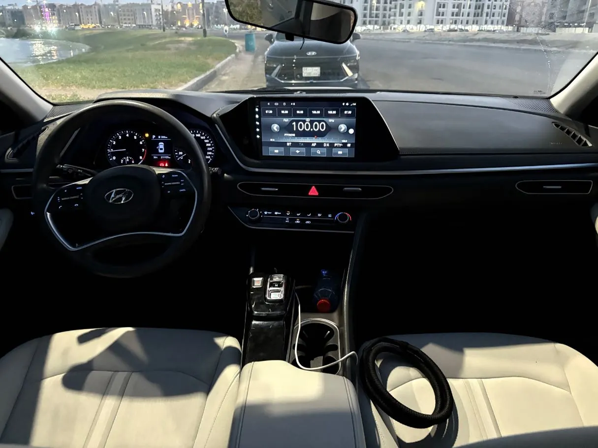 Car image 18