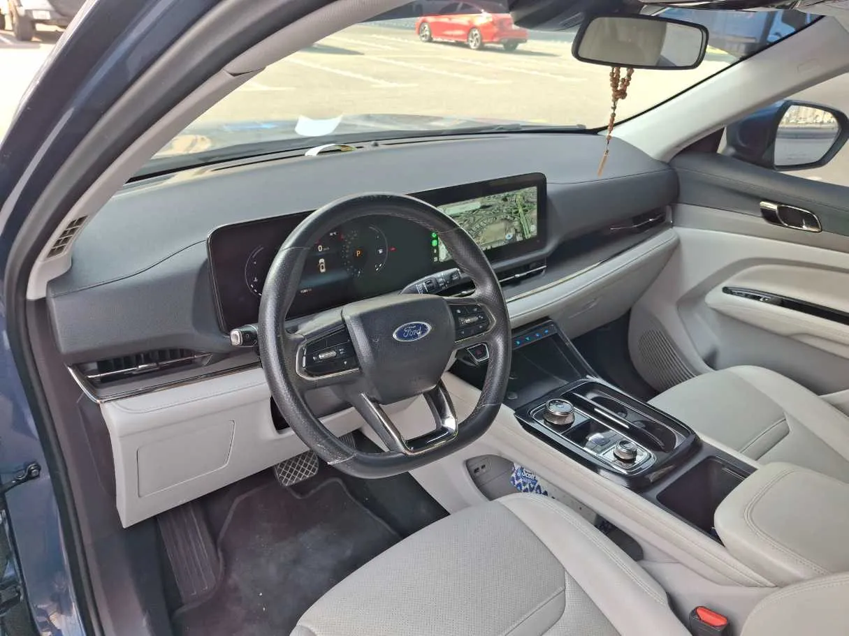 Car image 11