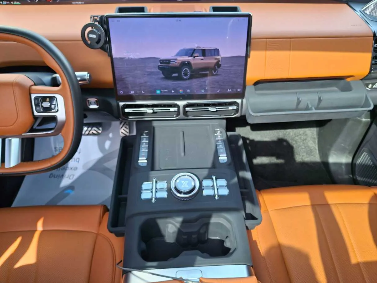 Car image 16