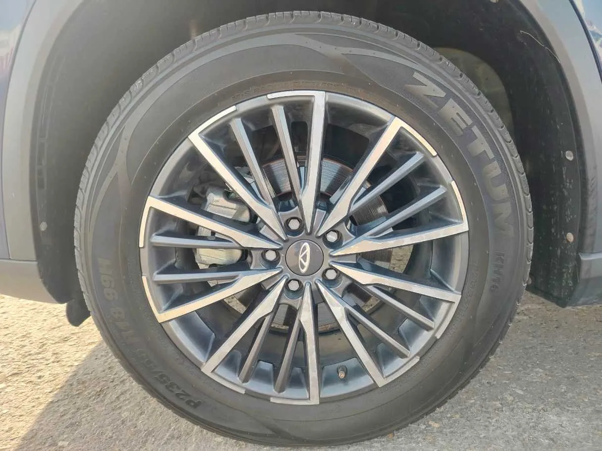 Car image 10