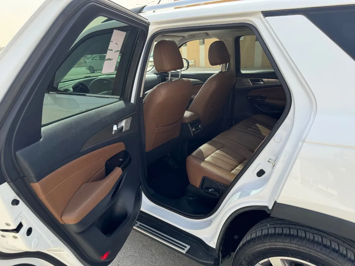 Car image 13