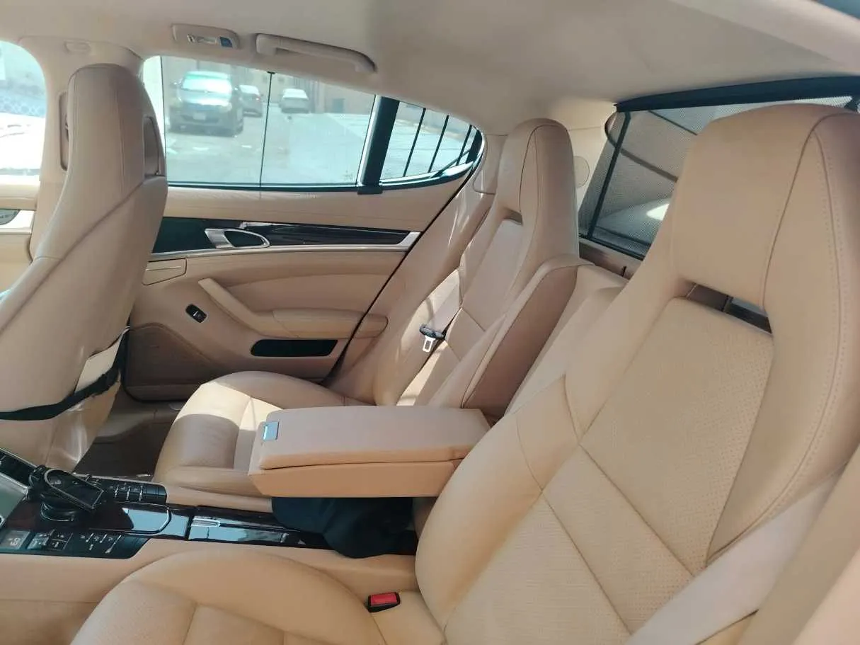 Car image 16