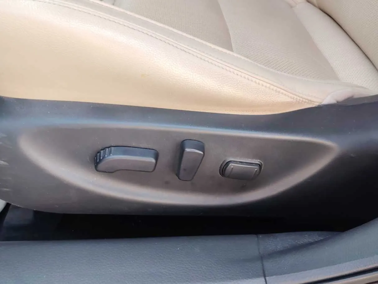 Car image 28