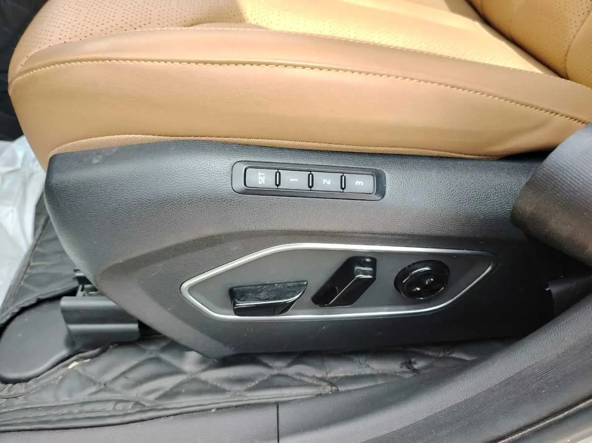 Car image 42