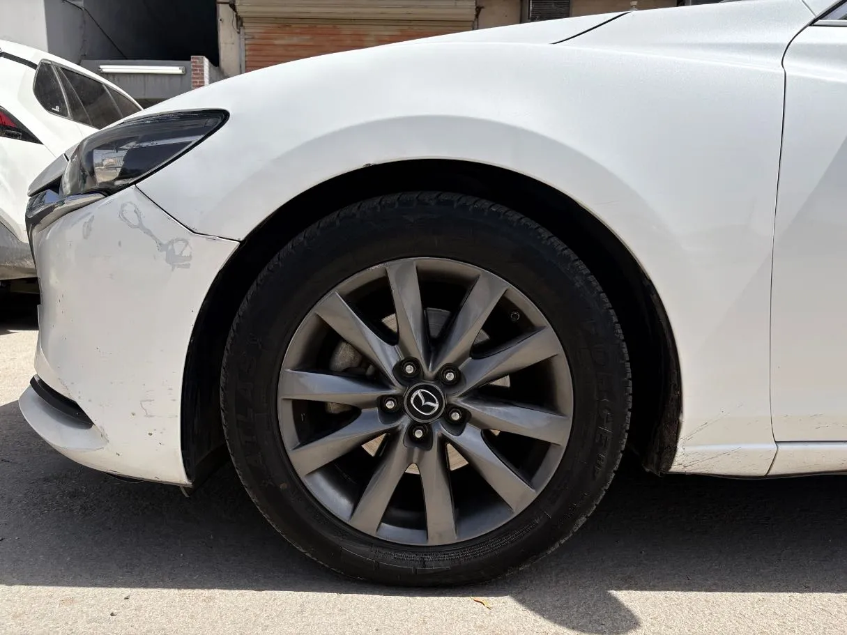 Car image 9