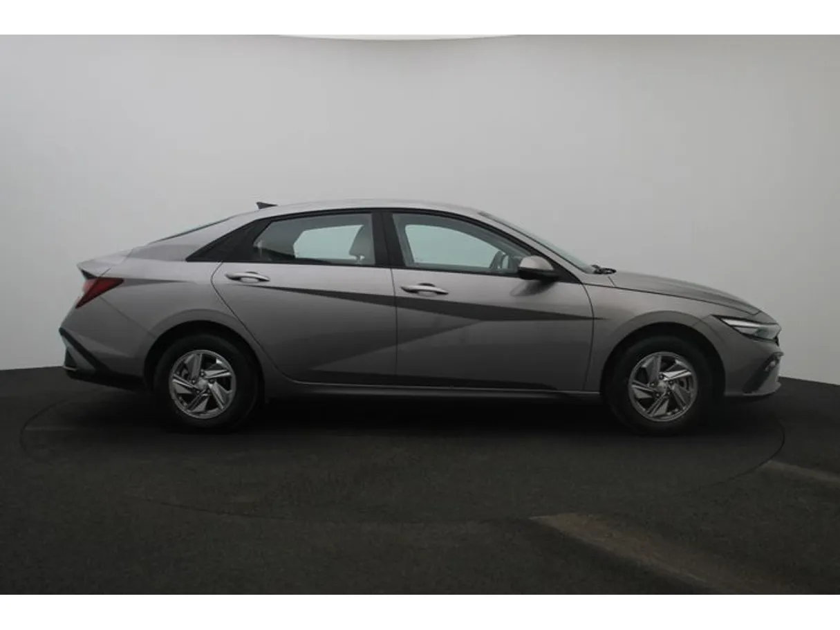 Car image 13