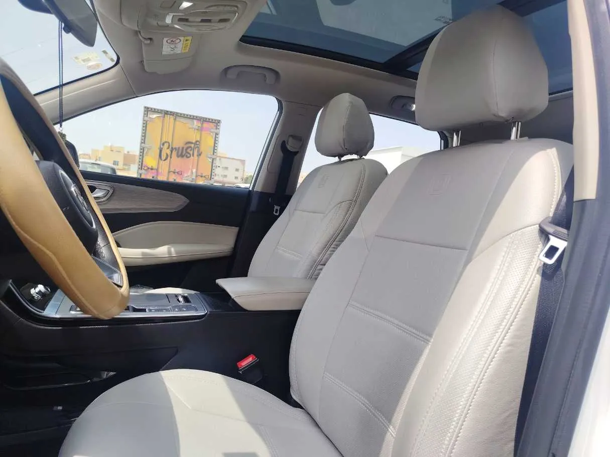 Car image 13