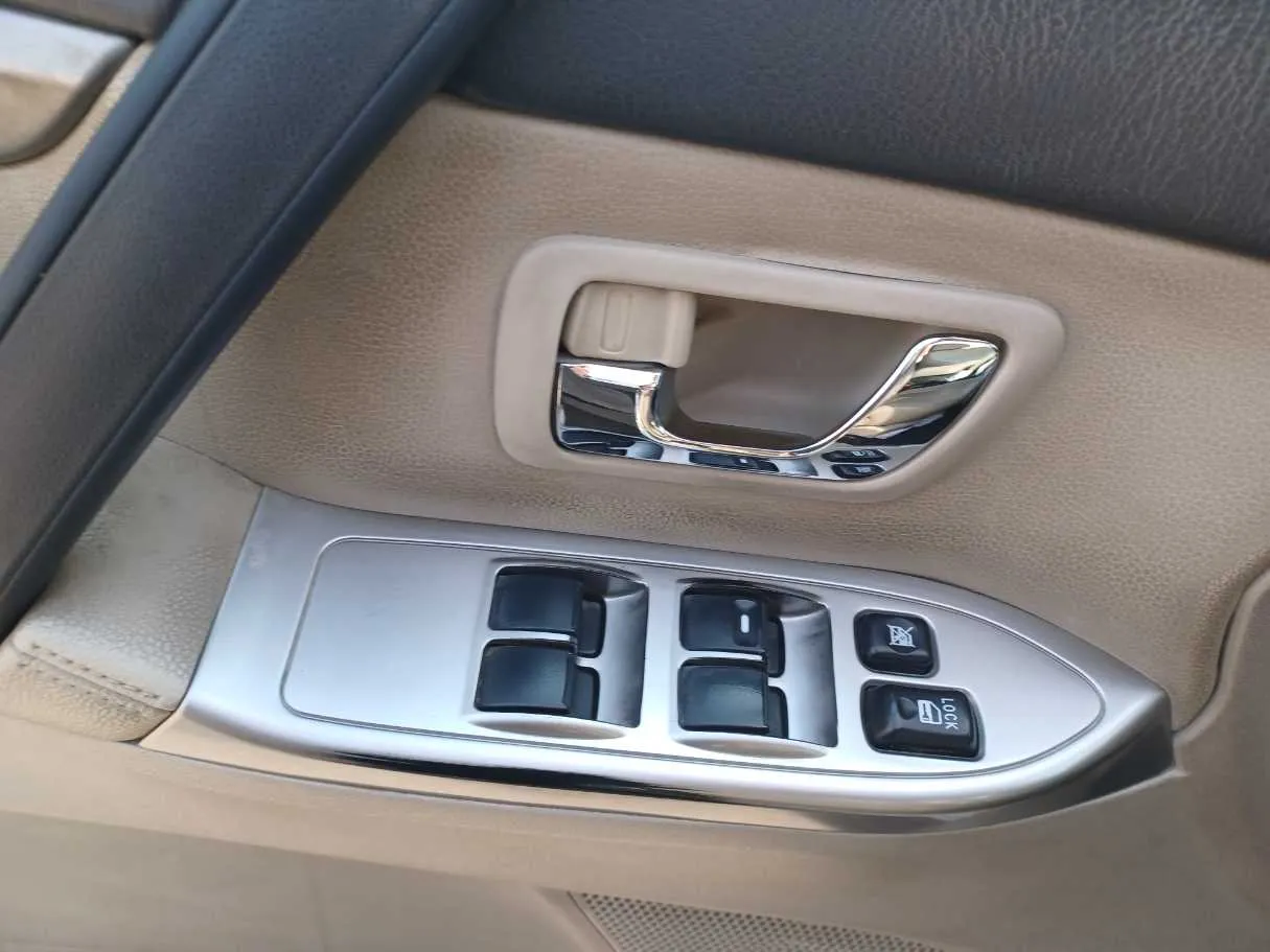 Car image 23