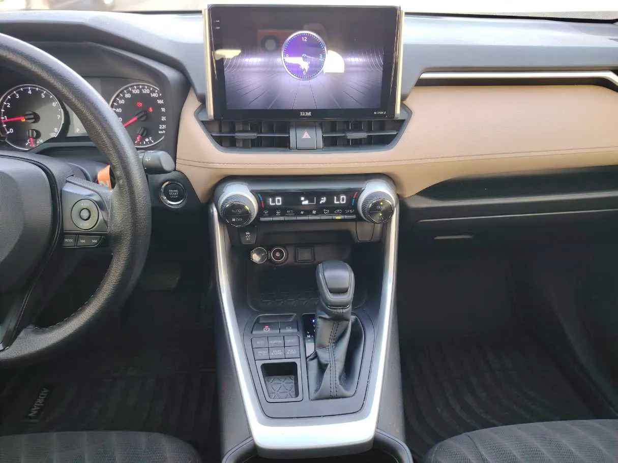 Car image 19