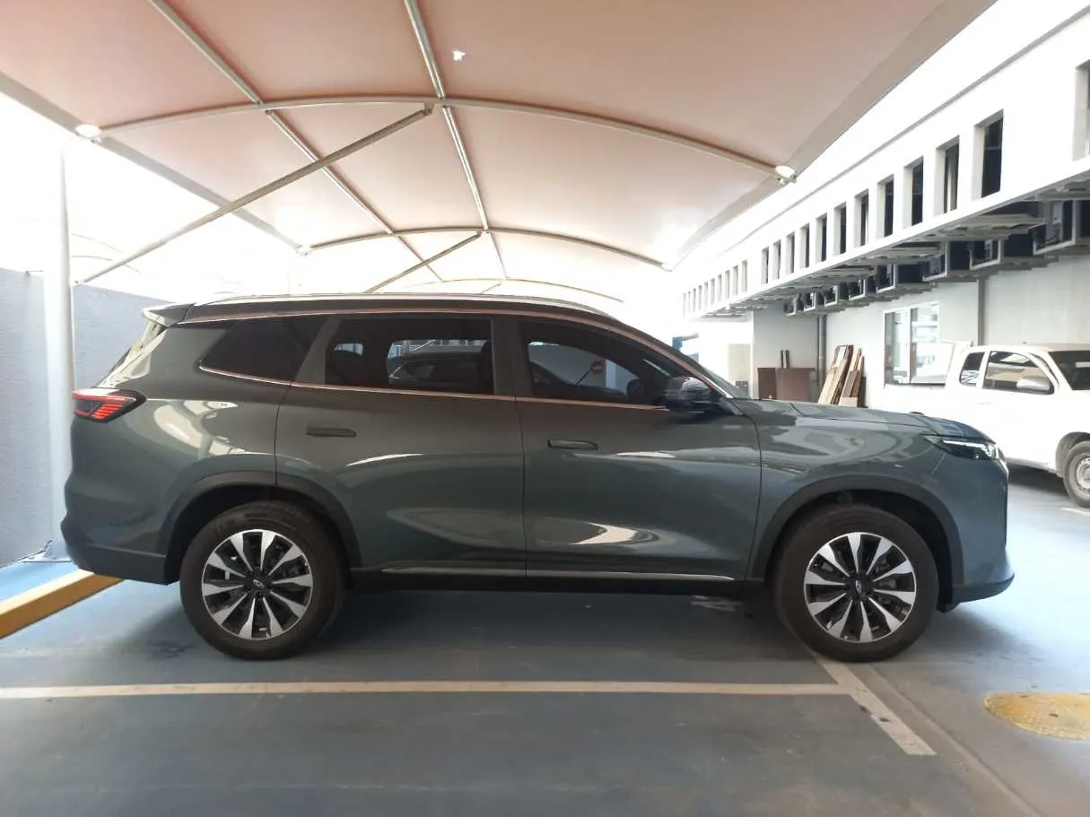 Car image 8