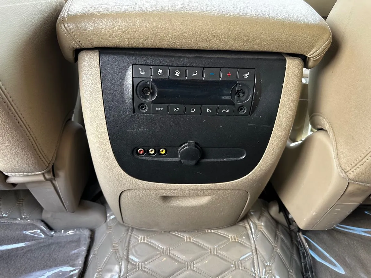 Car image 27