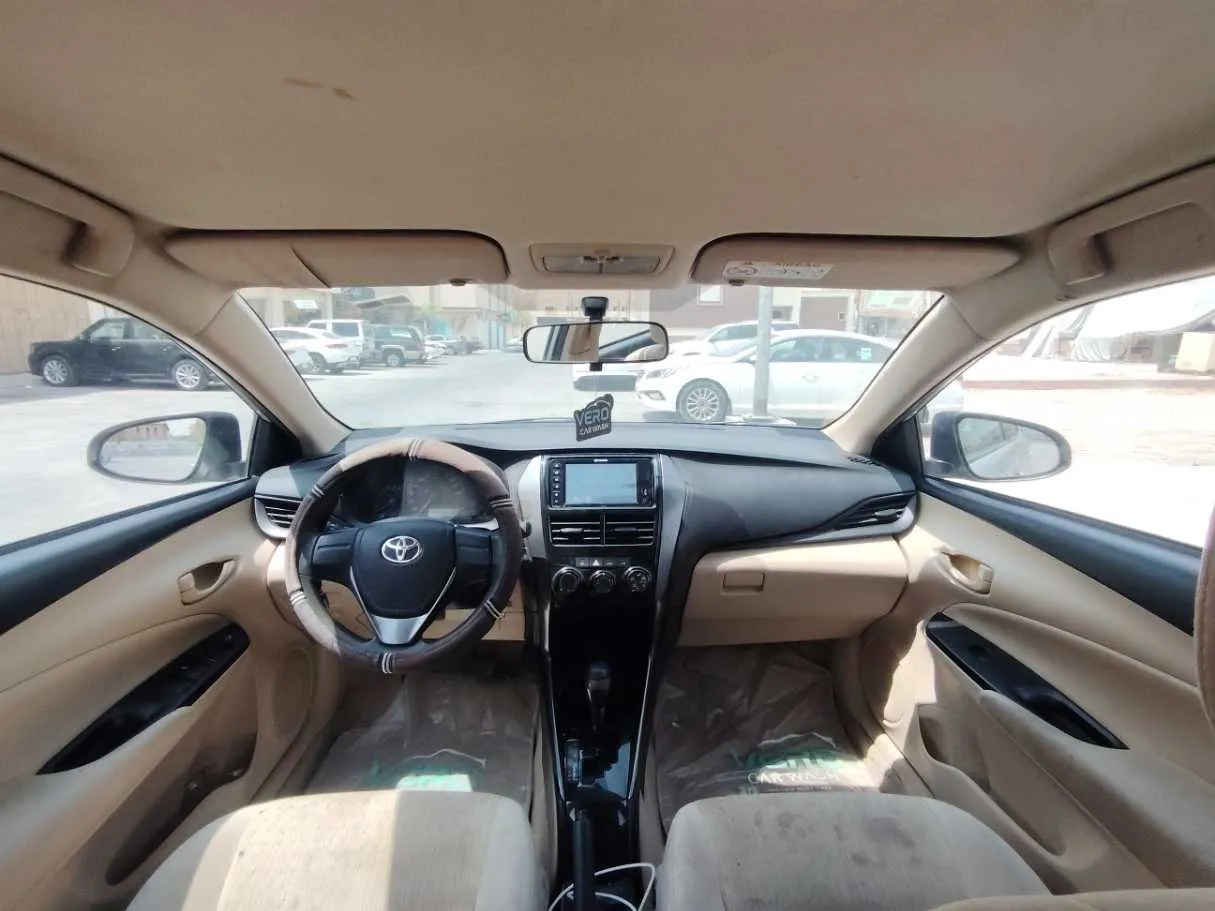Car image 18