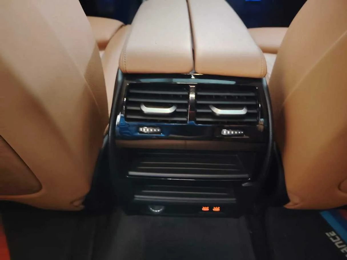 Car image 34
