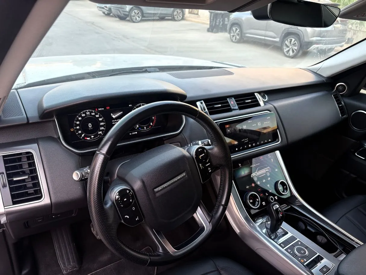 Car image 13