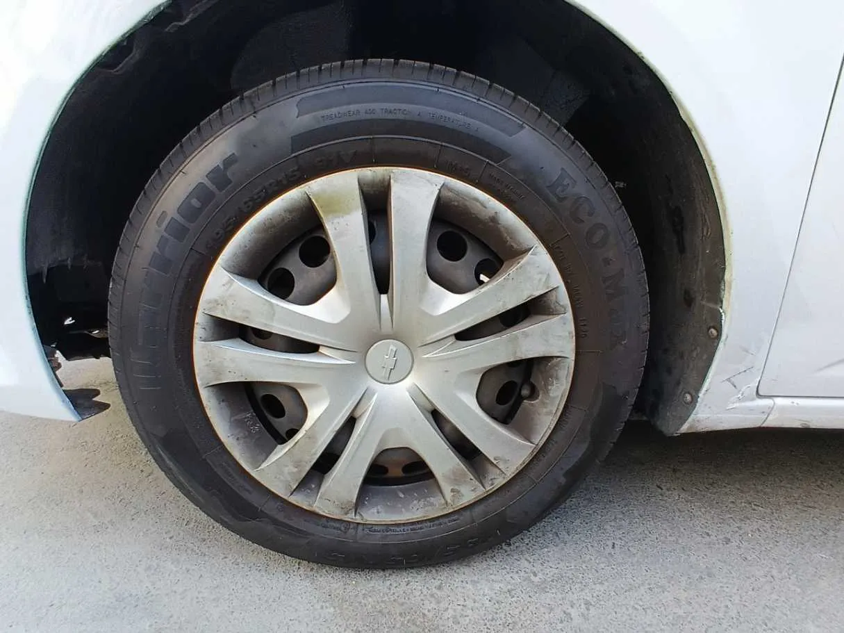 Car image 9