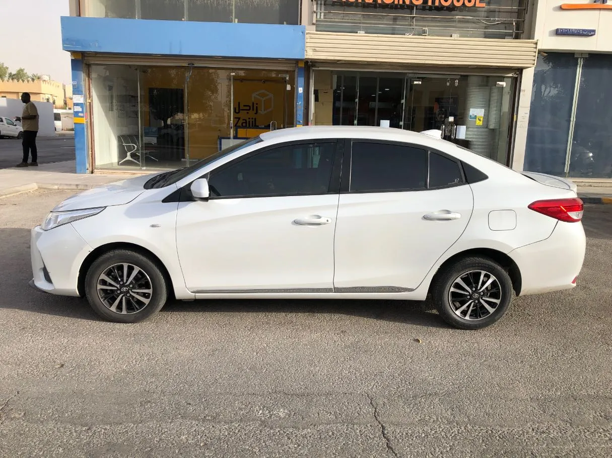 Car image 8