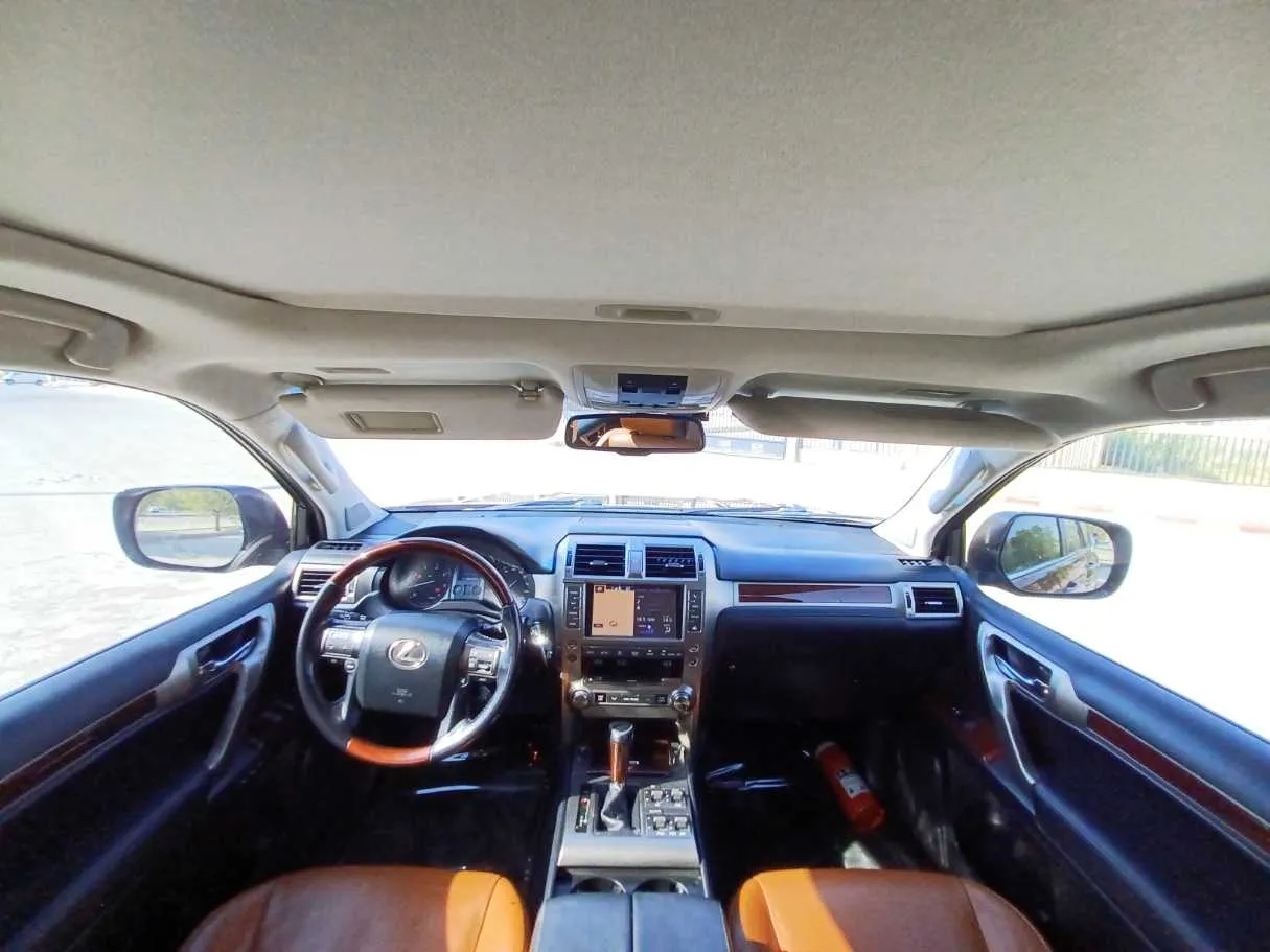 Car image 13