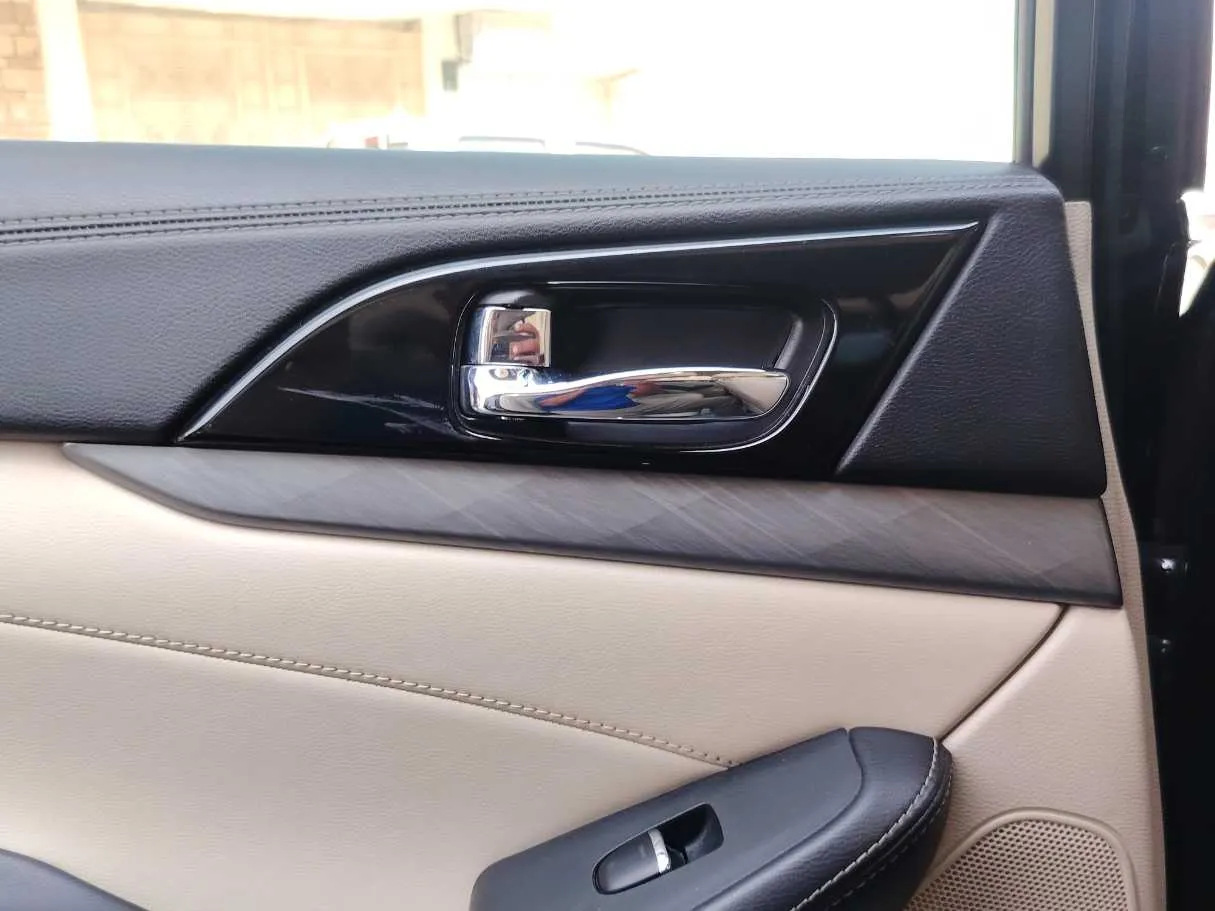Car image 27