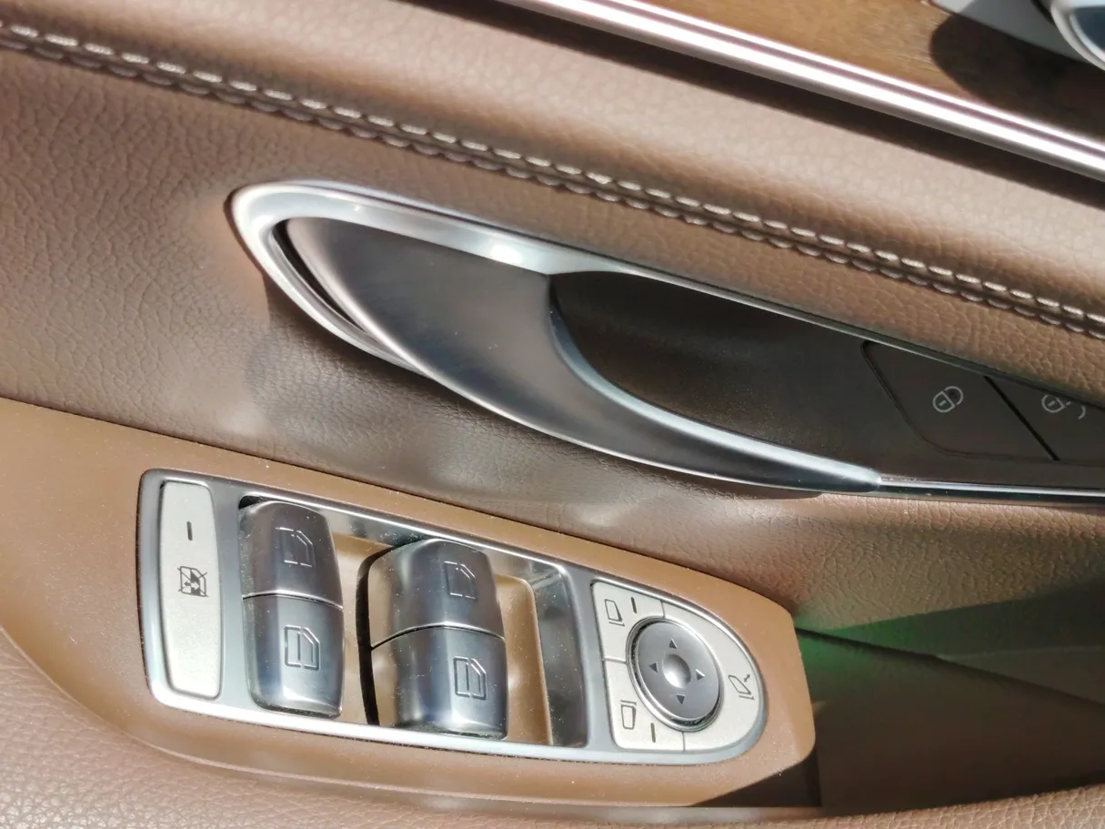 Car image 25