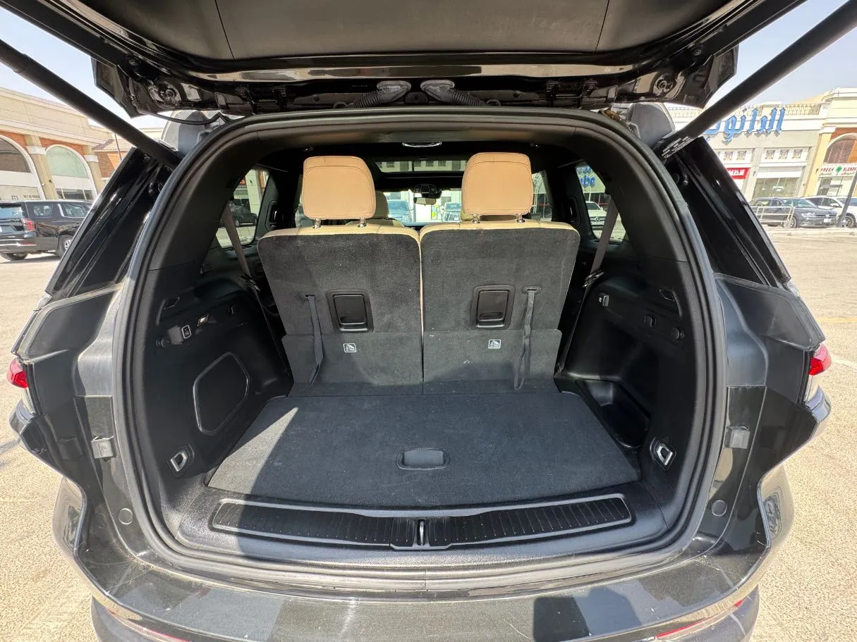 Car image 25