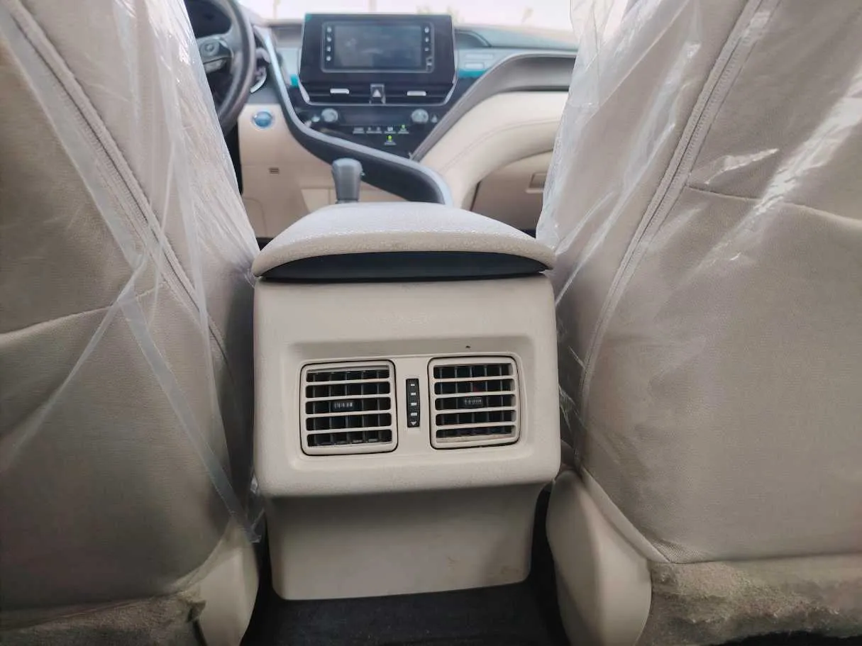 Car image 27