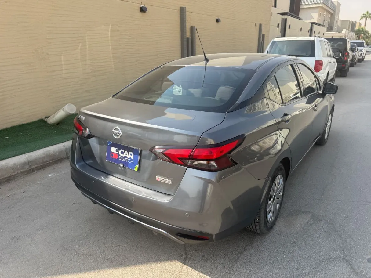Car image 5