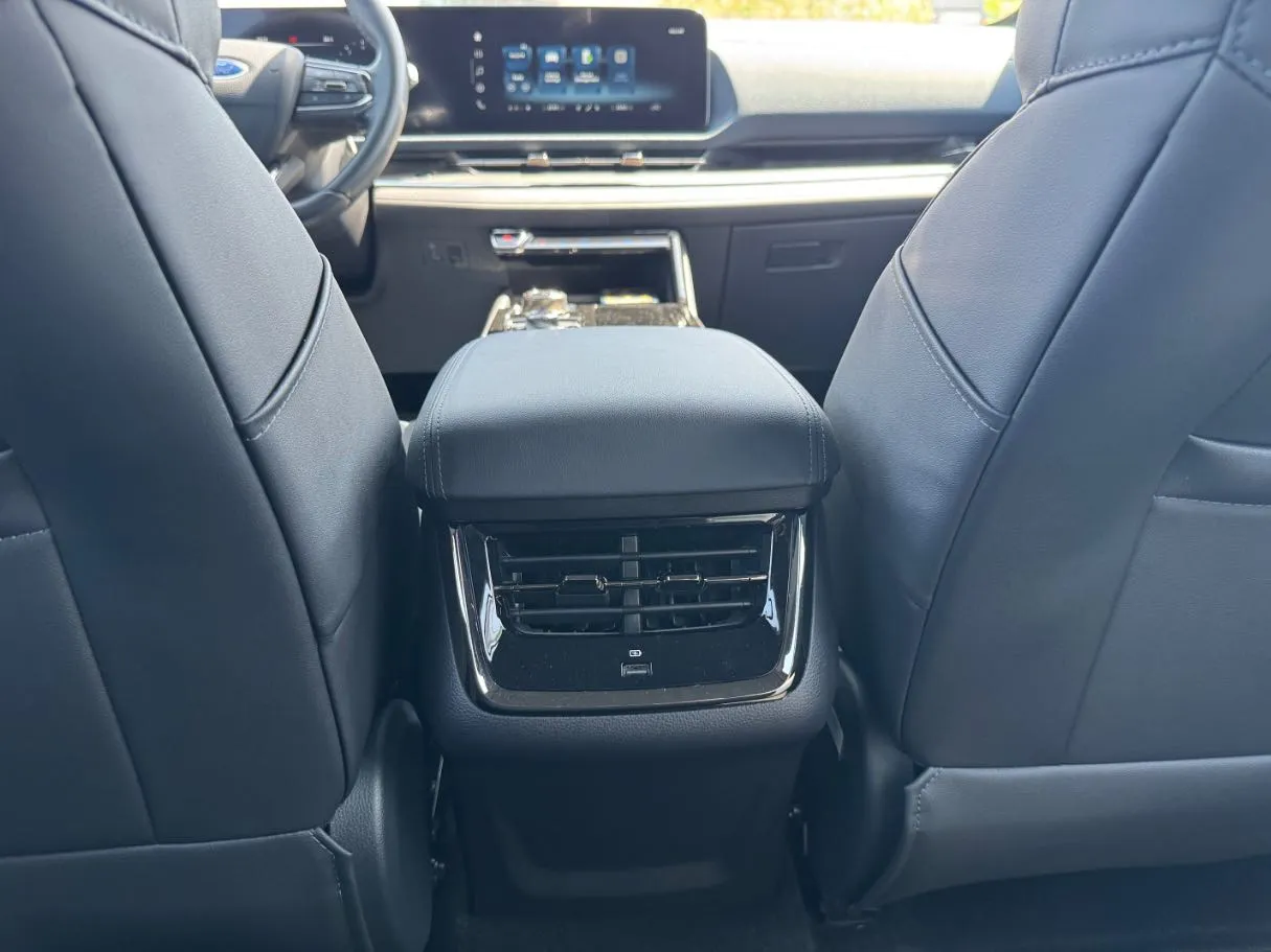 Car image 27