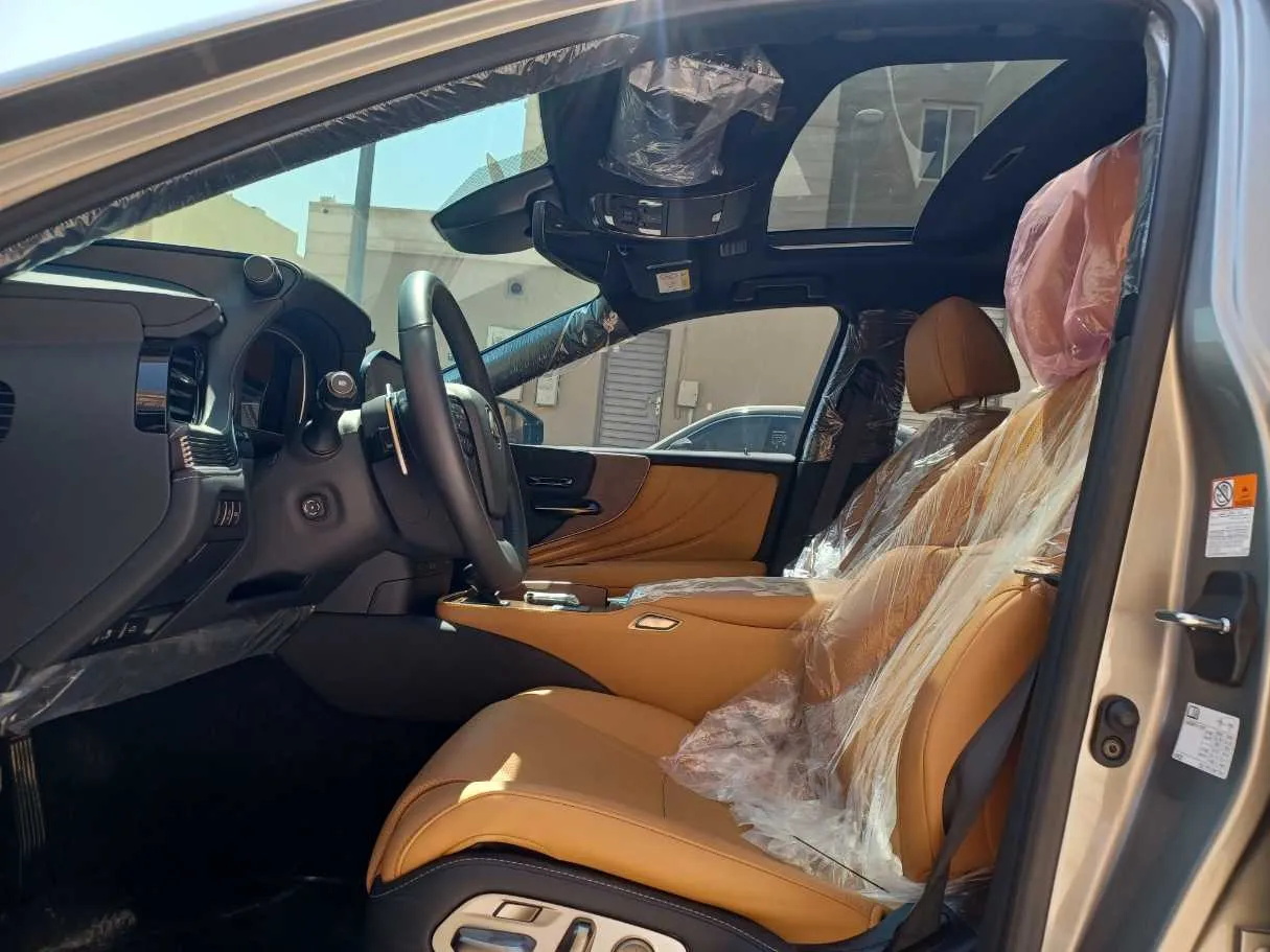 Car image 13