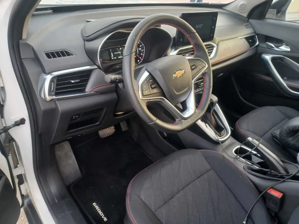 Car image 12