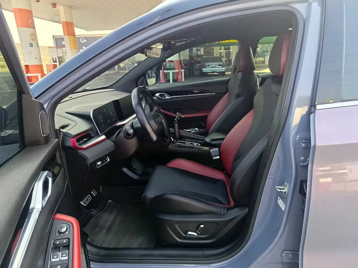 Car image 15