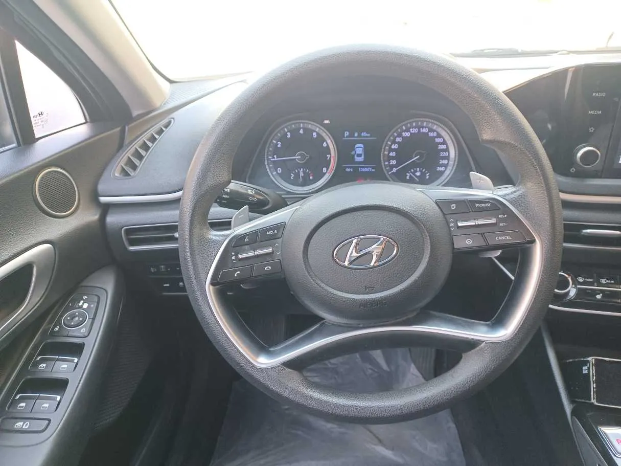 Car image 15