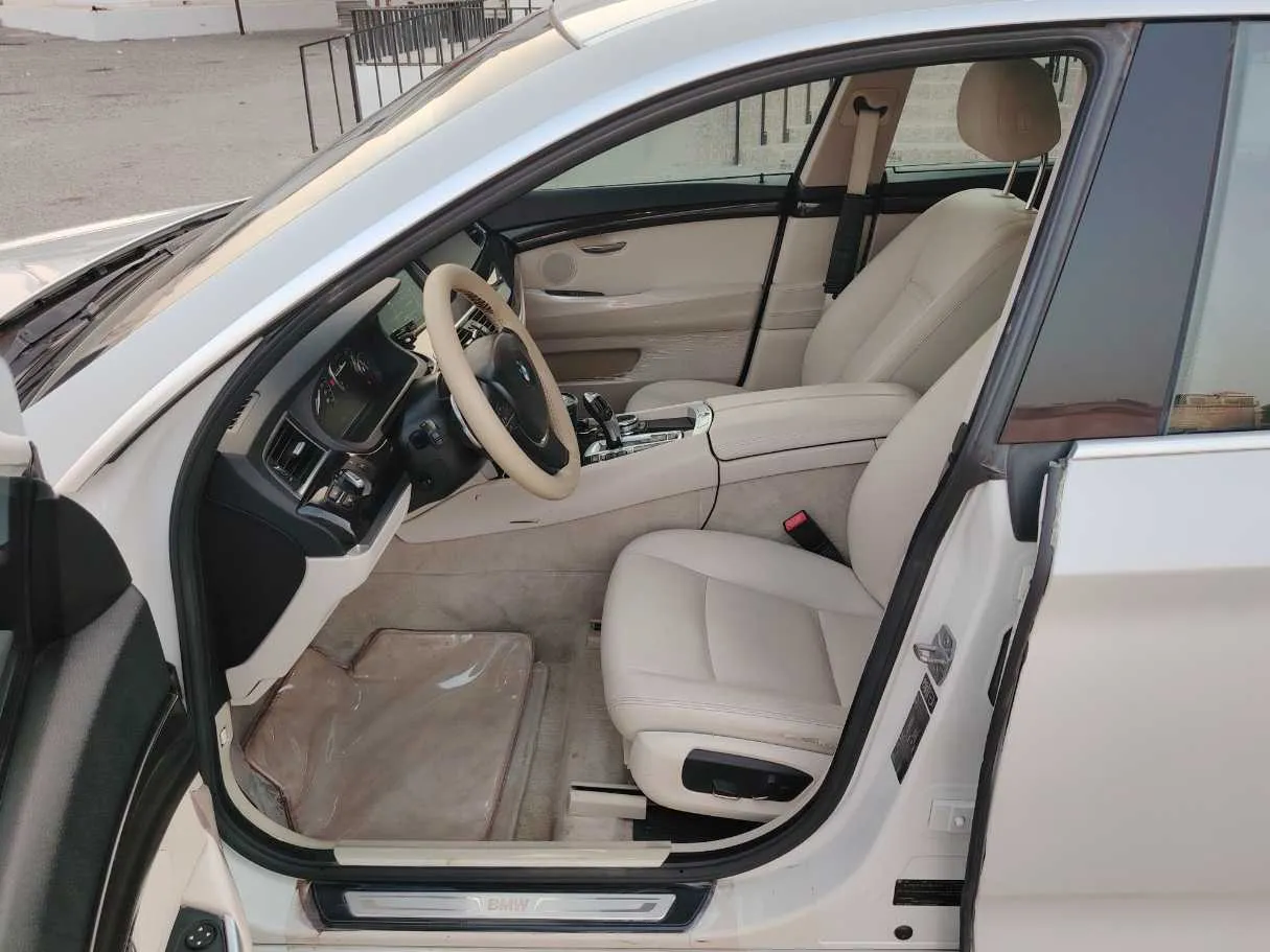 Car image 13