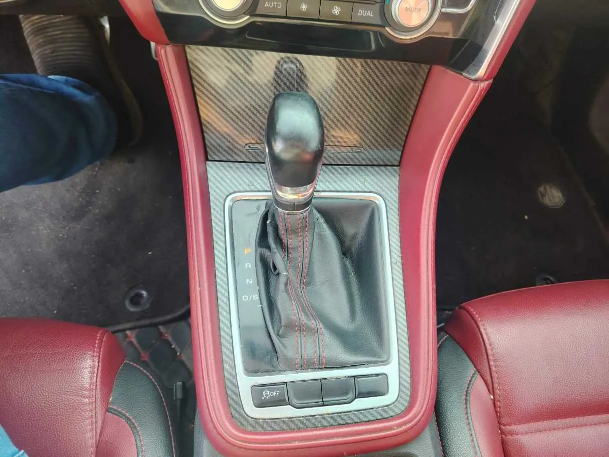 Car image 26