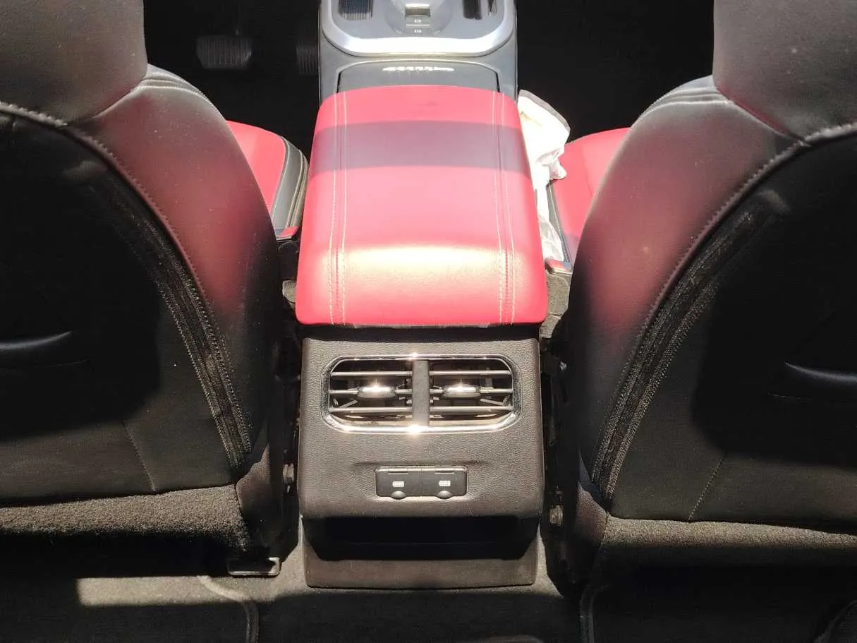 Car image 34