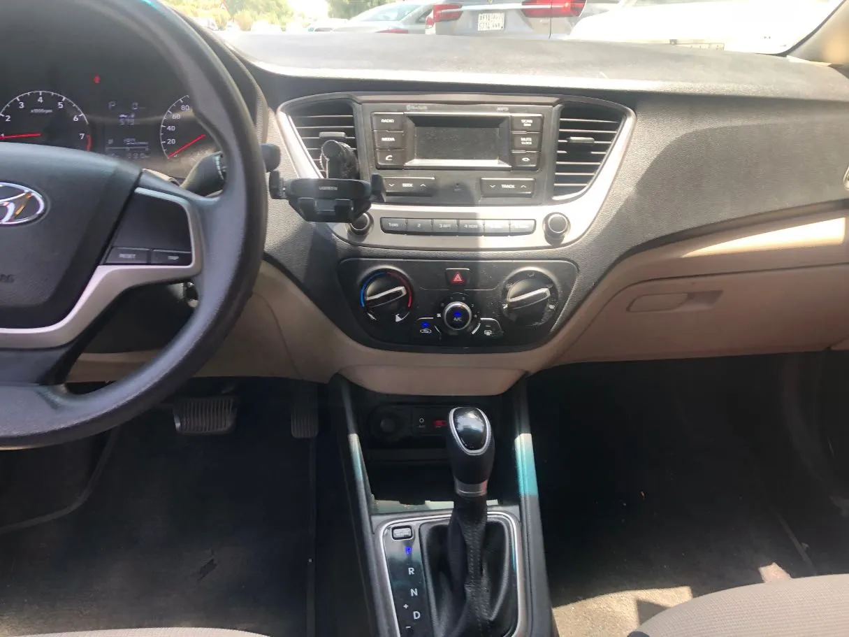 Car image 17