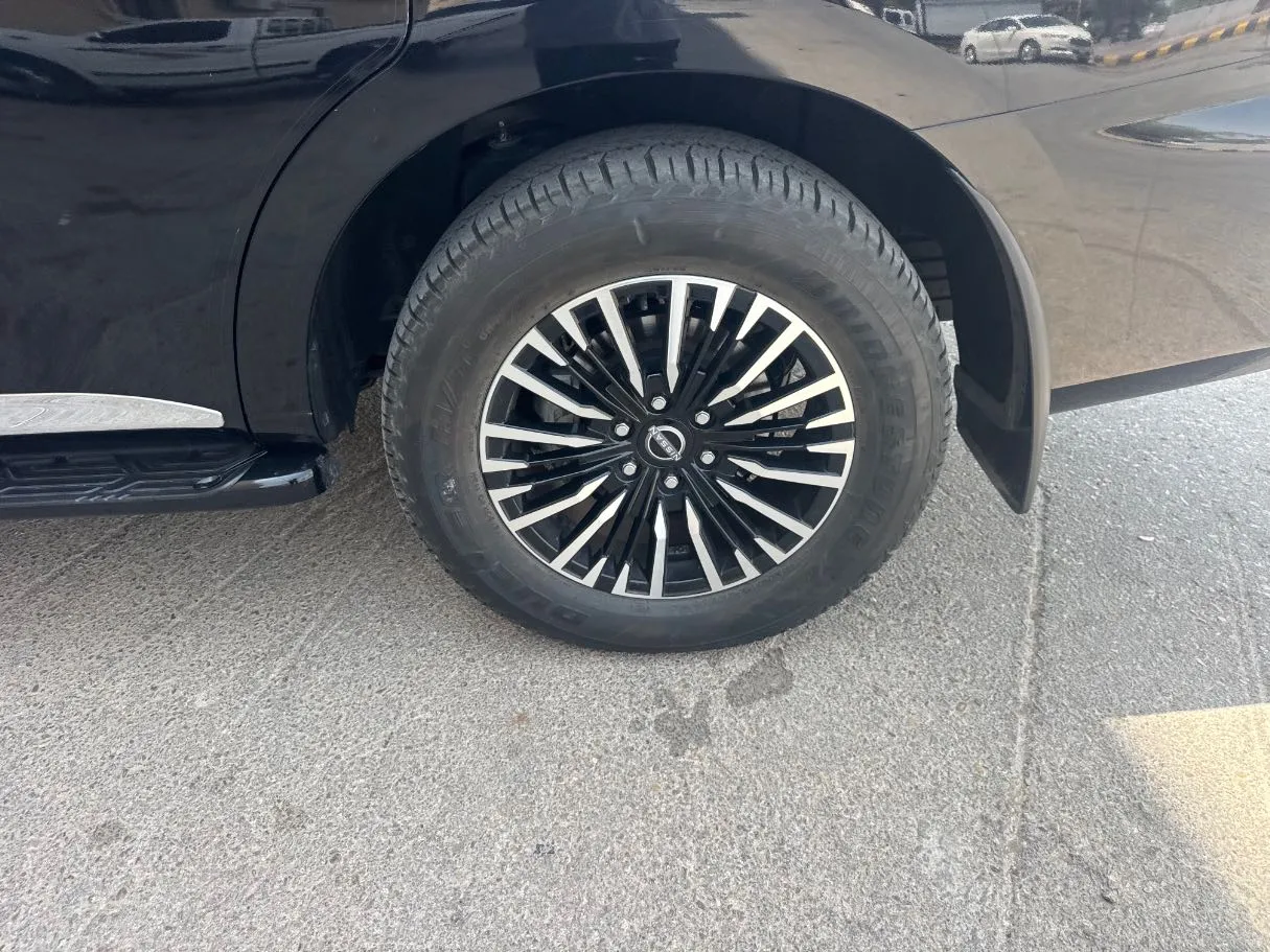 Car image 9