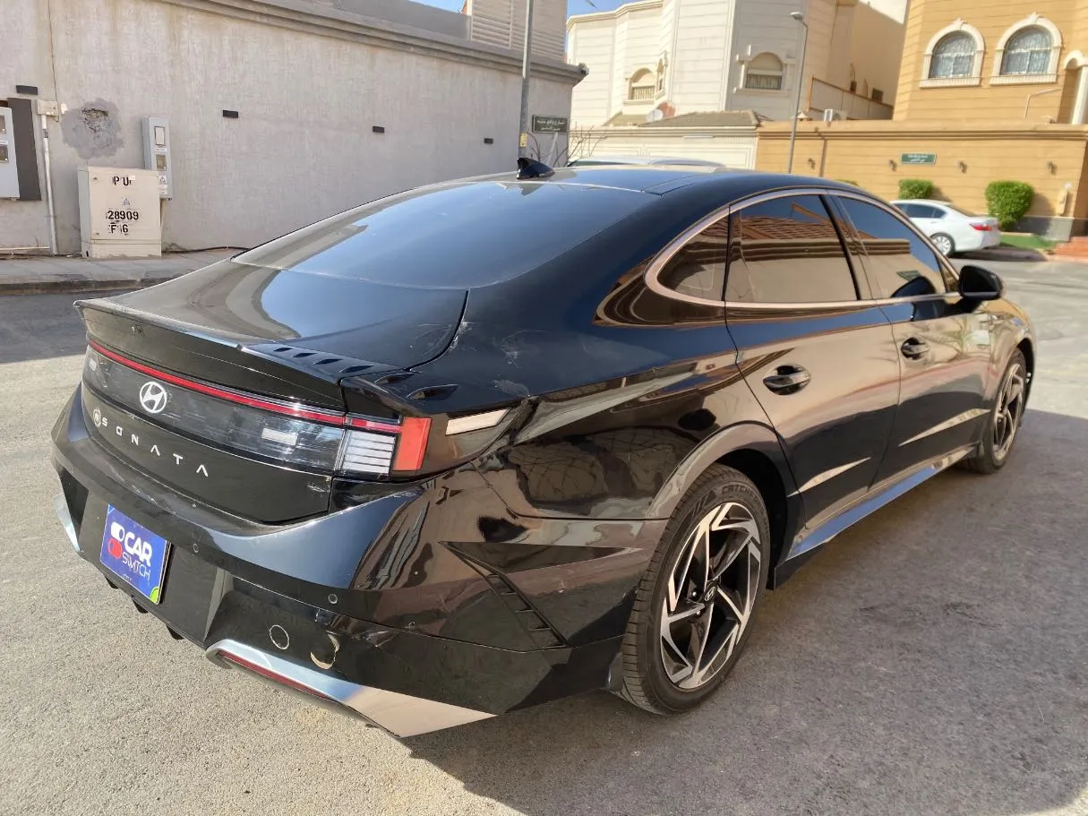 Car image 5