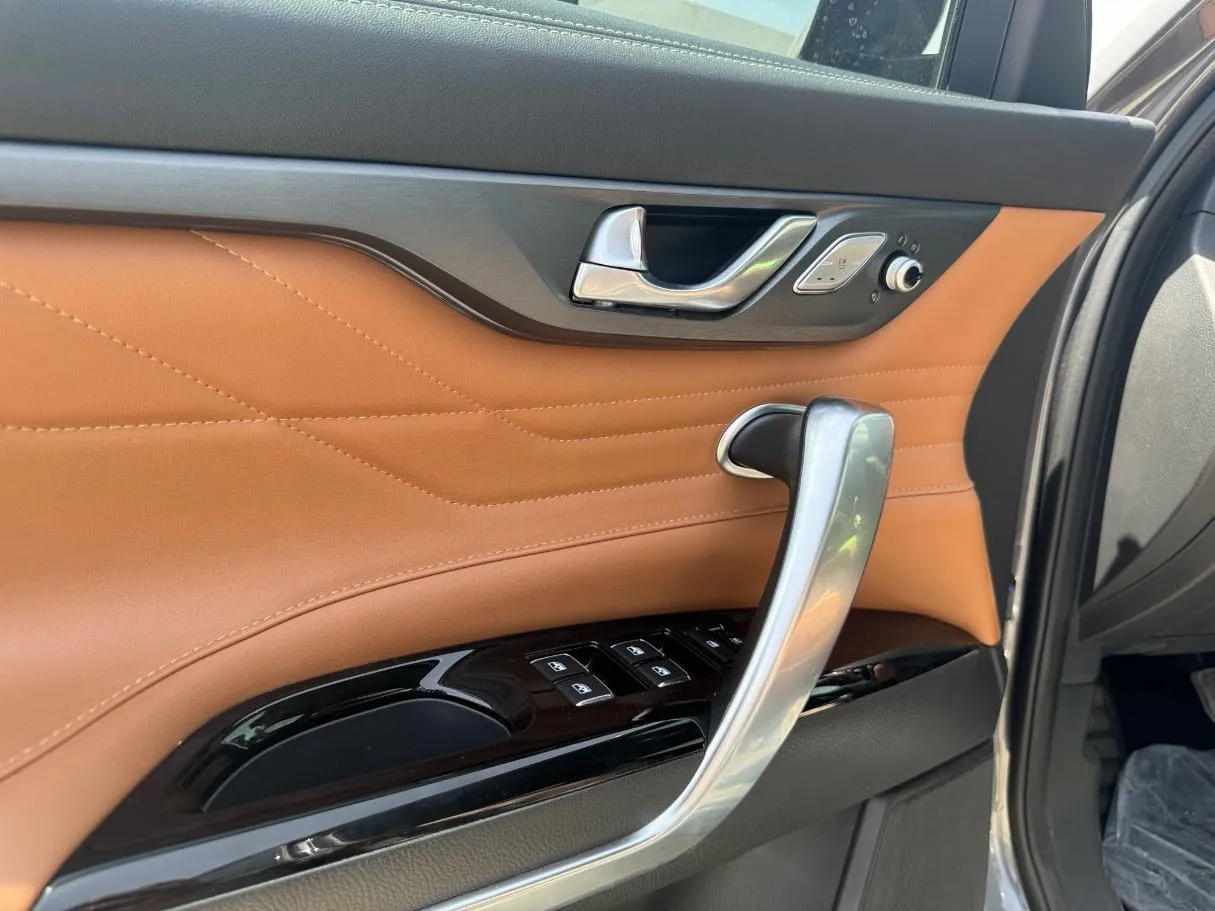 Car image 30