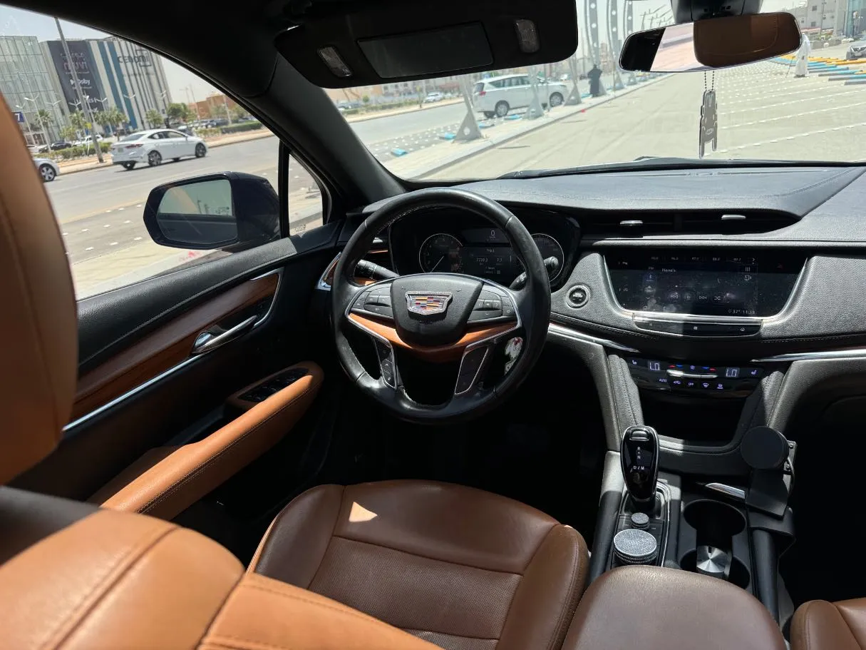 Car image 19