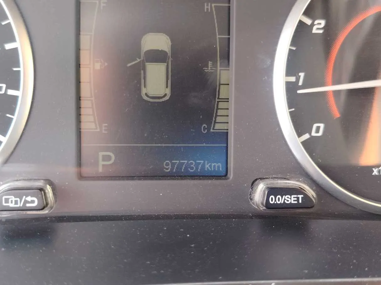 Car image 21