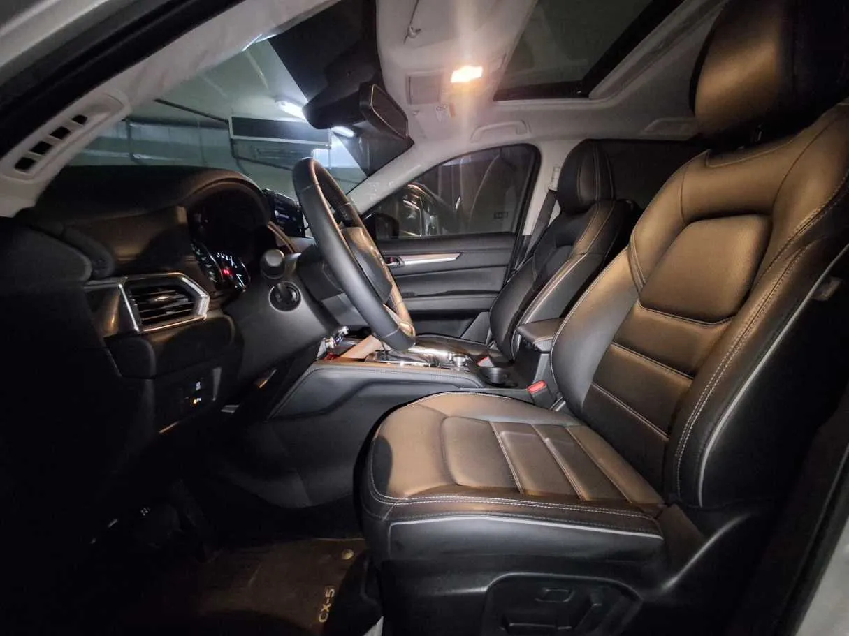 Car image 11