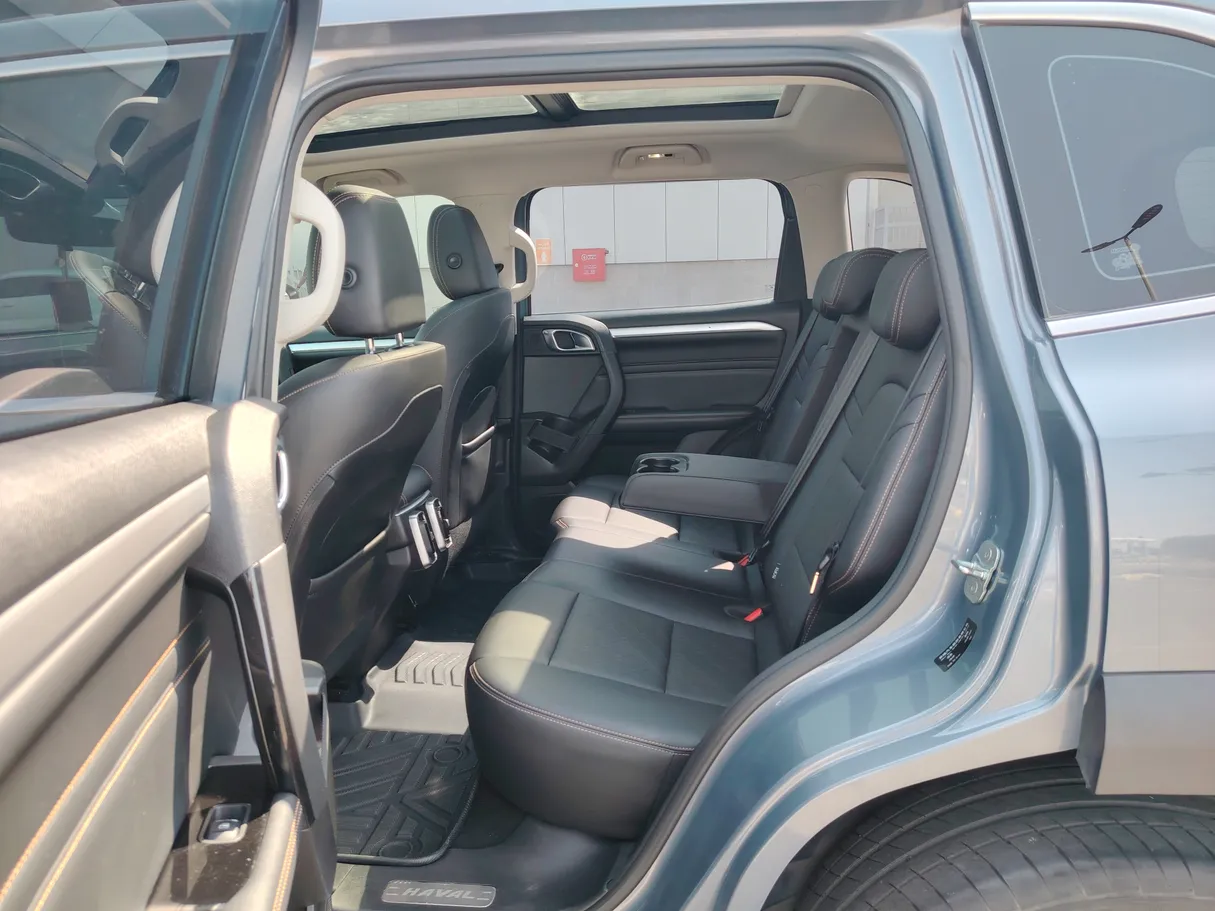 Car image 15
