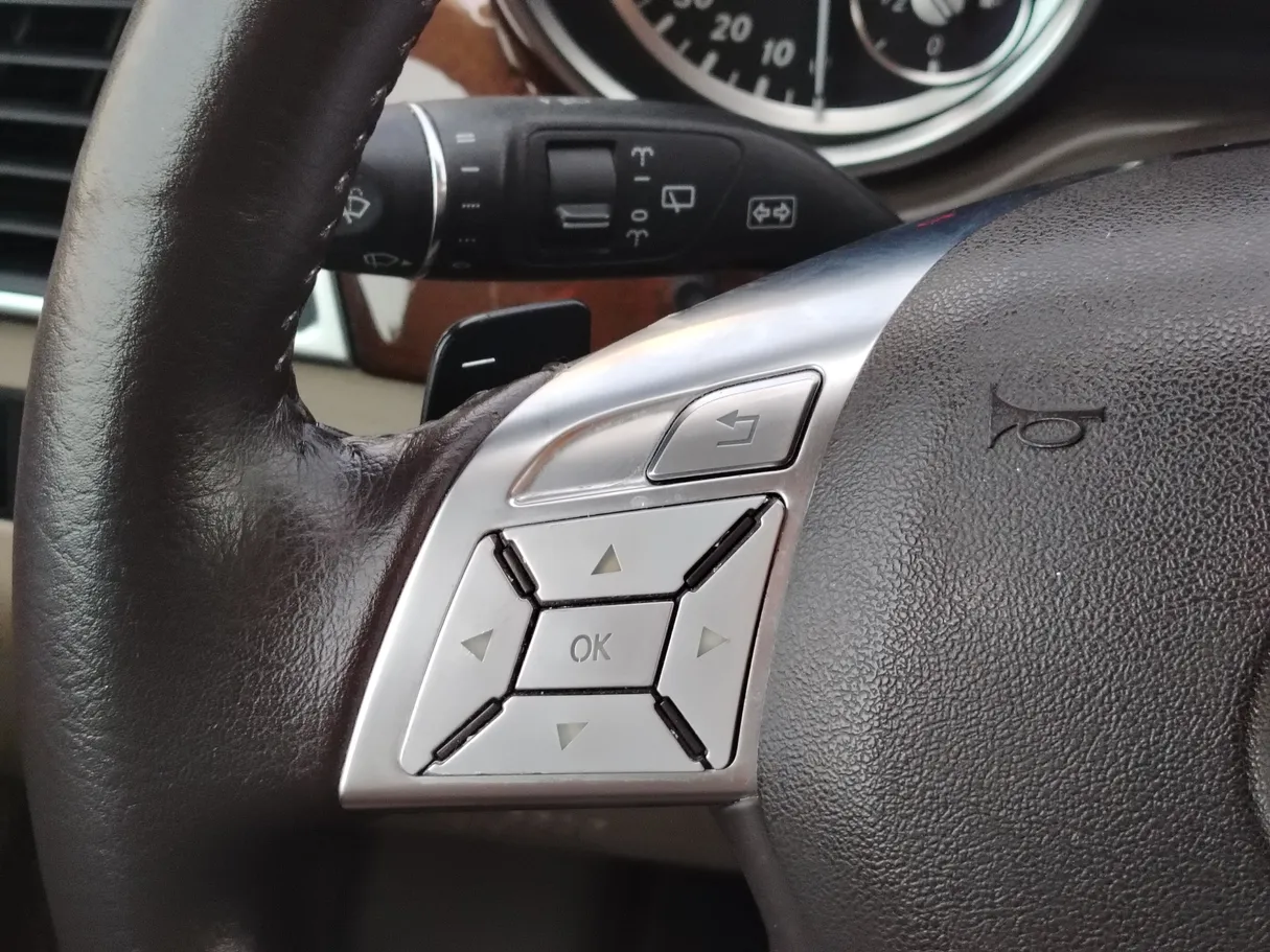 Car image 26
