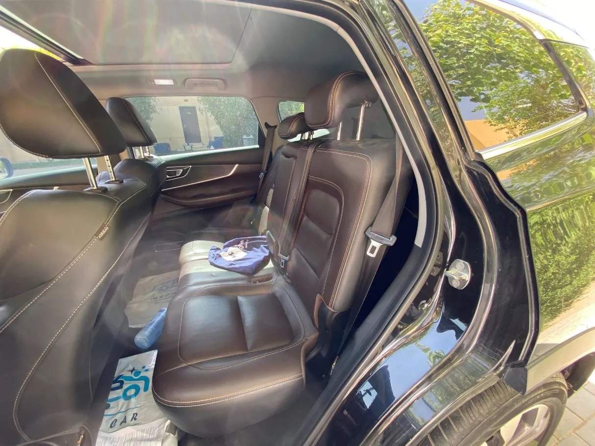 Car image 13