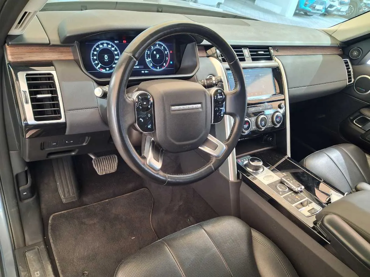 Car image 11