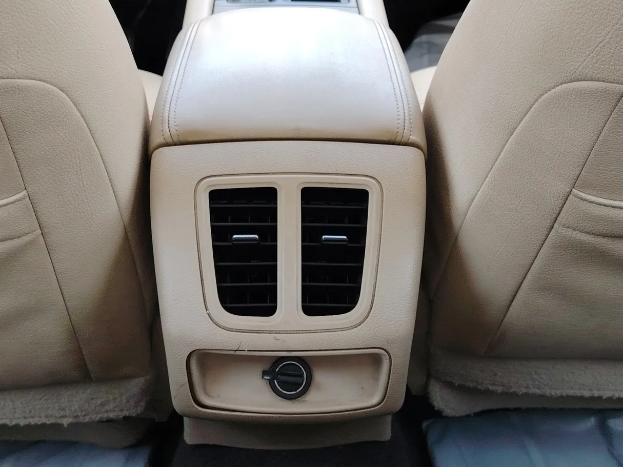 Car image 27