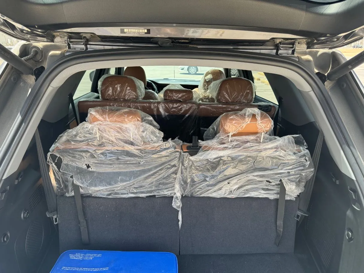Car image 23