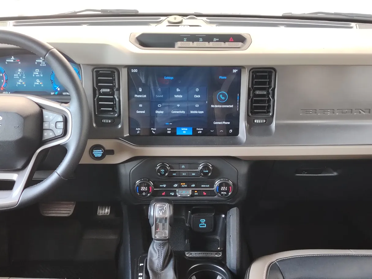 Car image 19