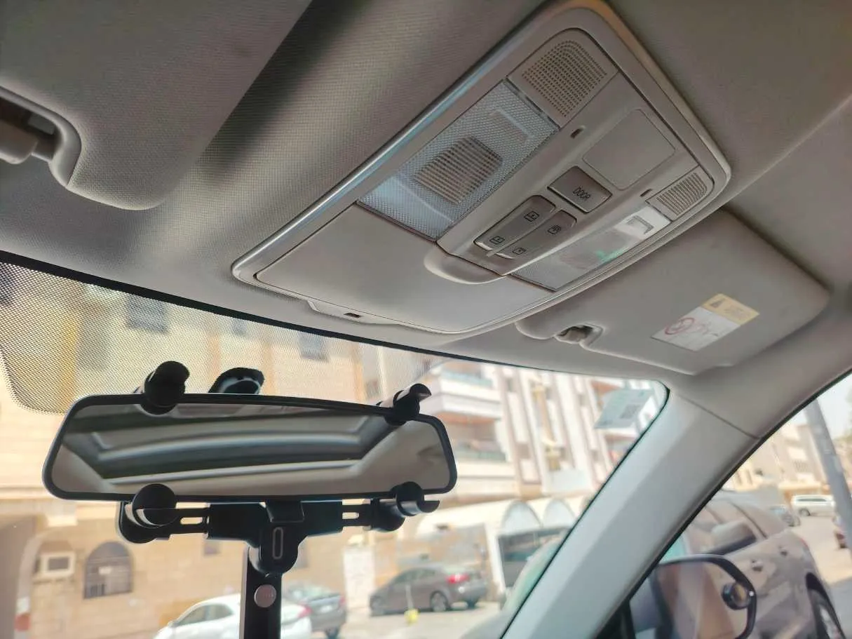 Car image 25