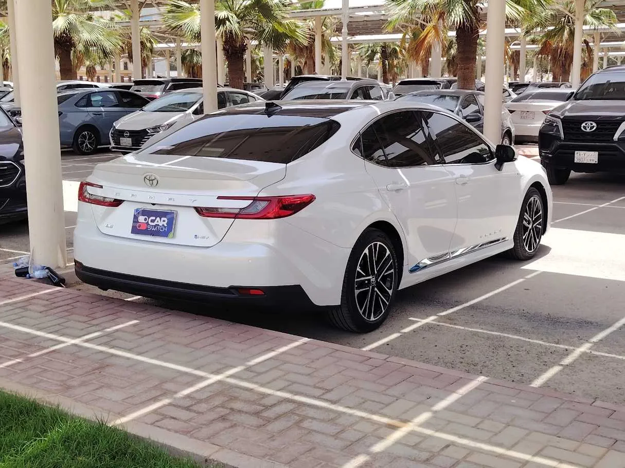 Car image 5